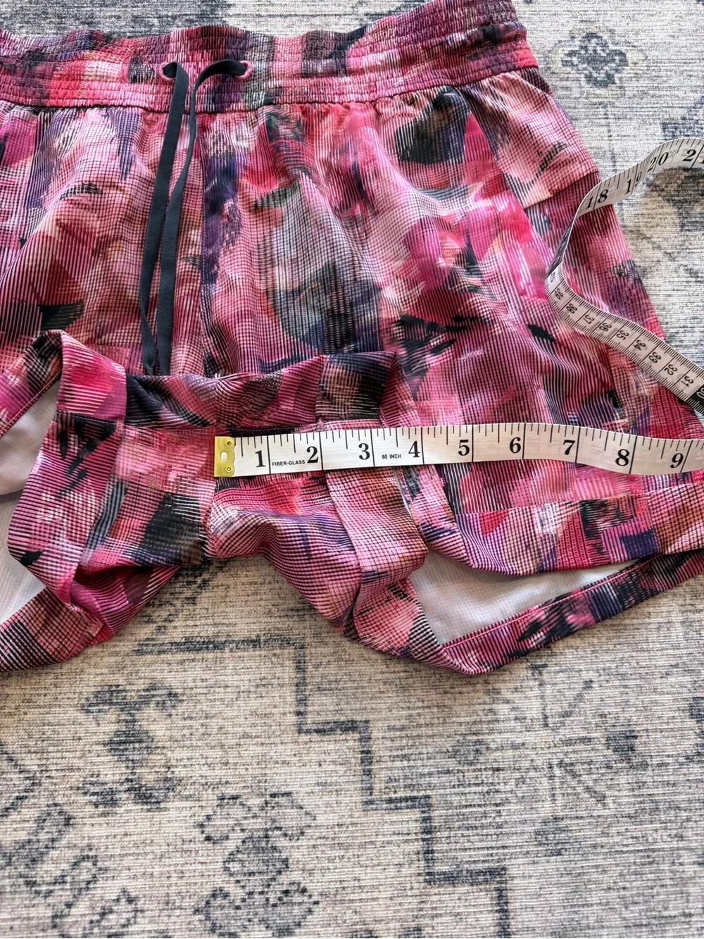 Lululemon women’s spring break away short size 6